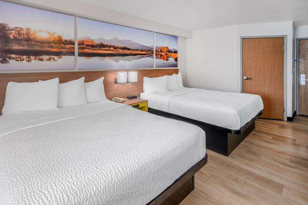 Days Inn & Suites By Wyndham Greeley Bilik gambar