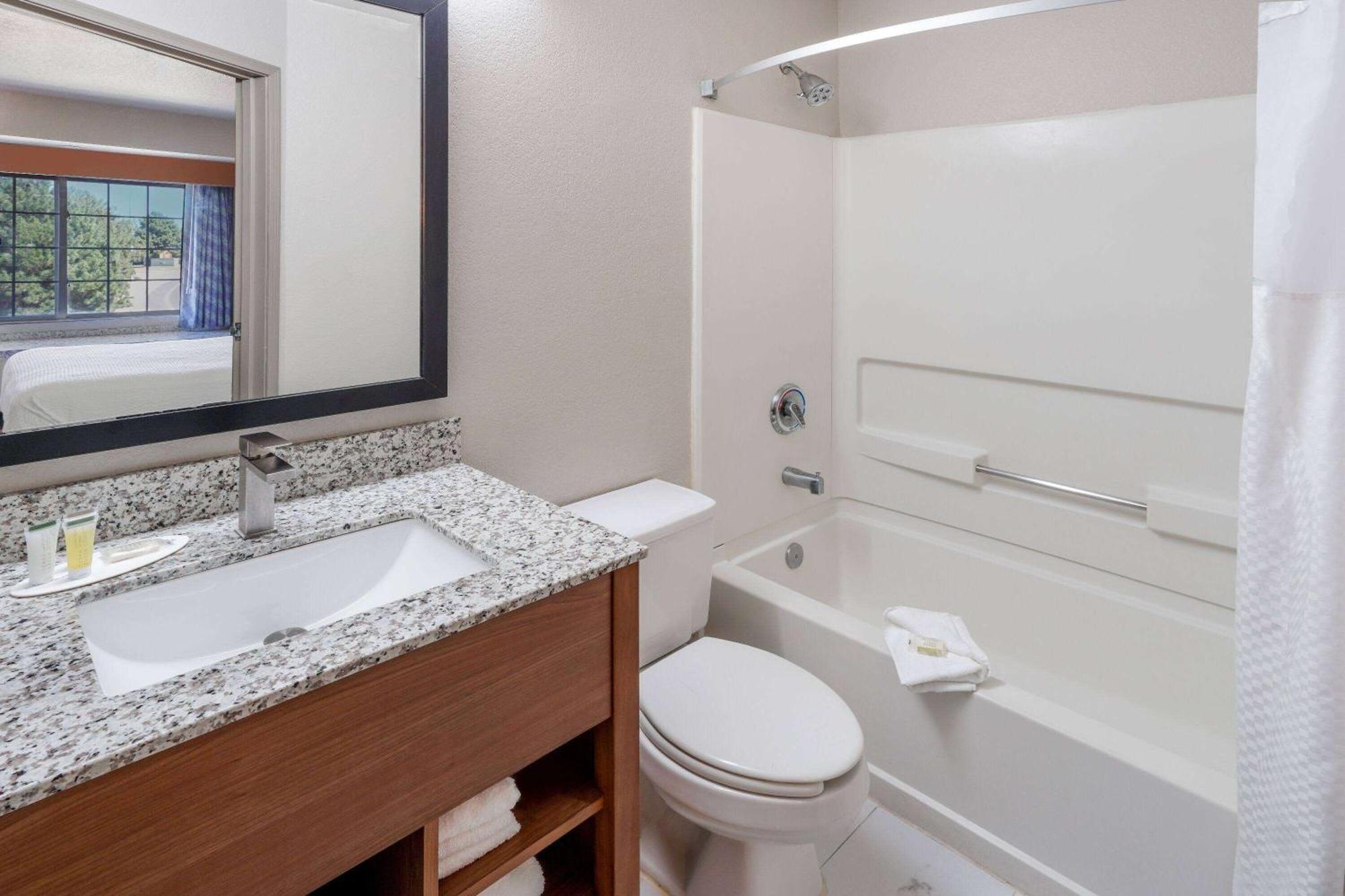 Days Inn & Suites By Wyndham Greeley Luaran gambar