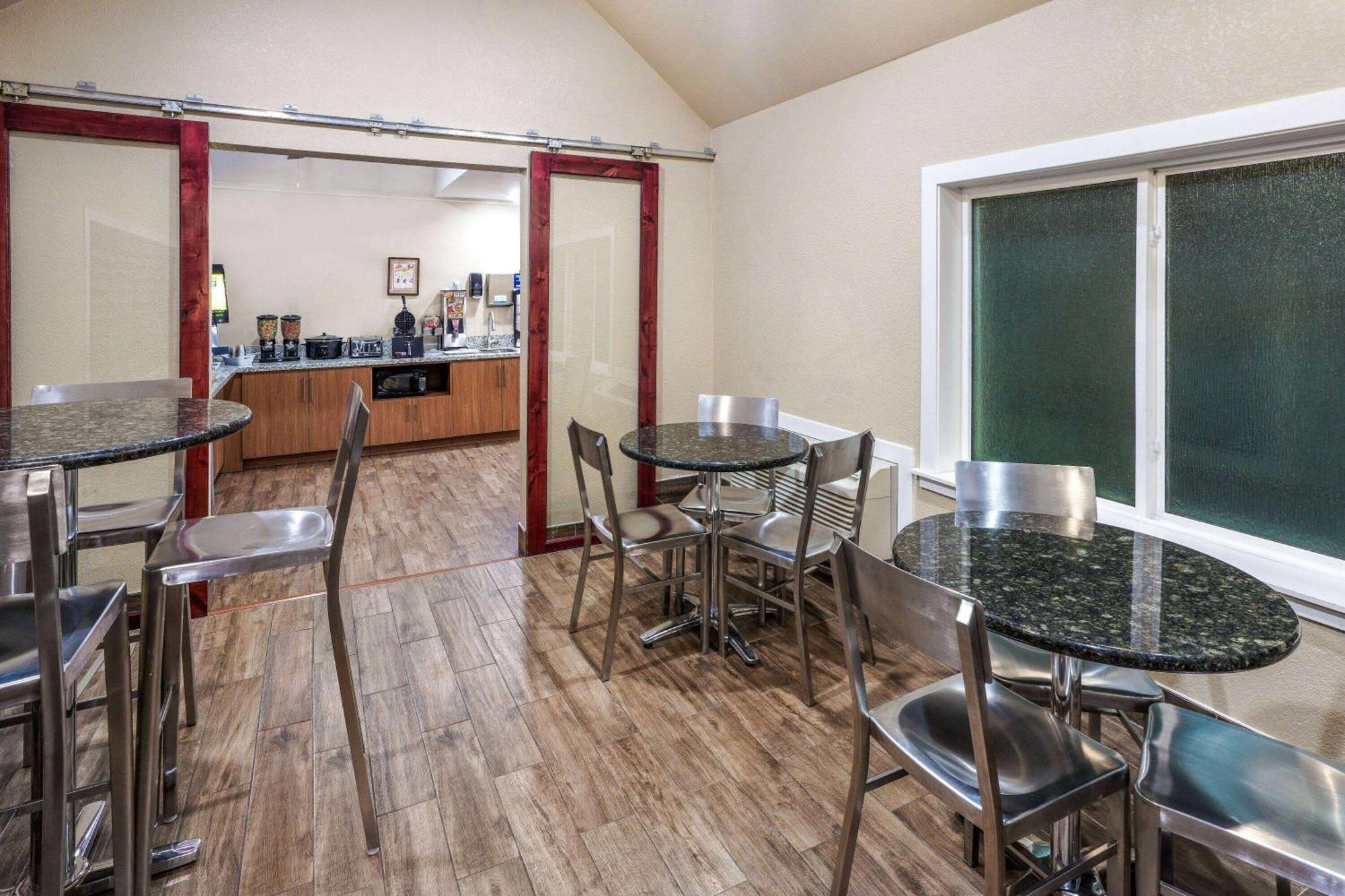 Days Inn & Suites By Wyndham Greeley Luaran gambar